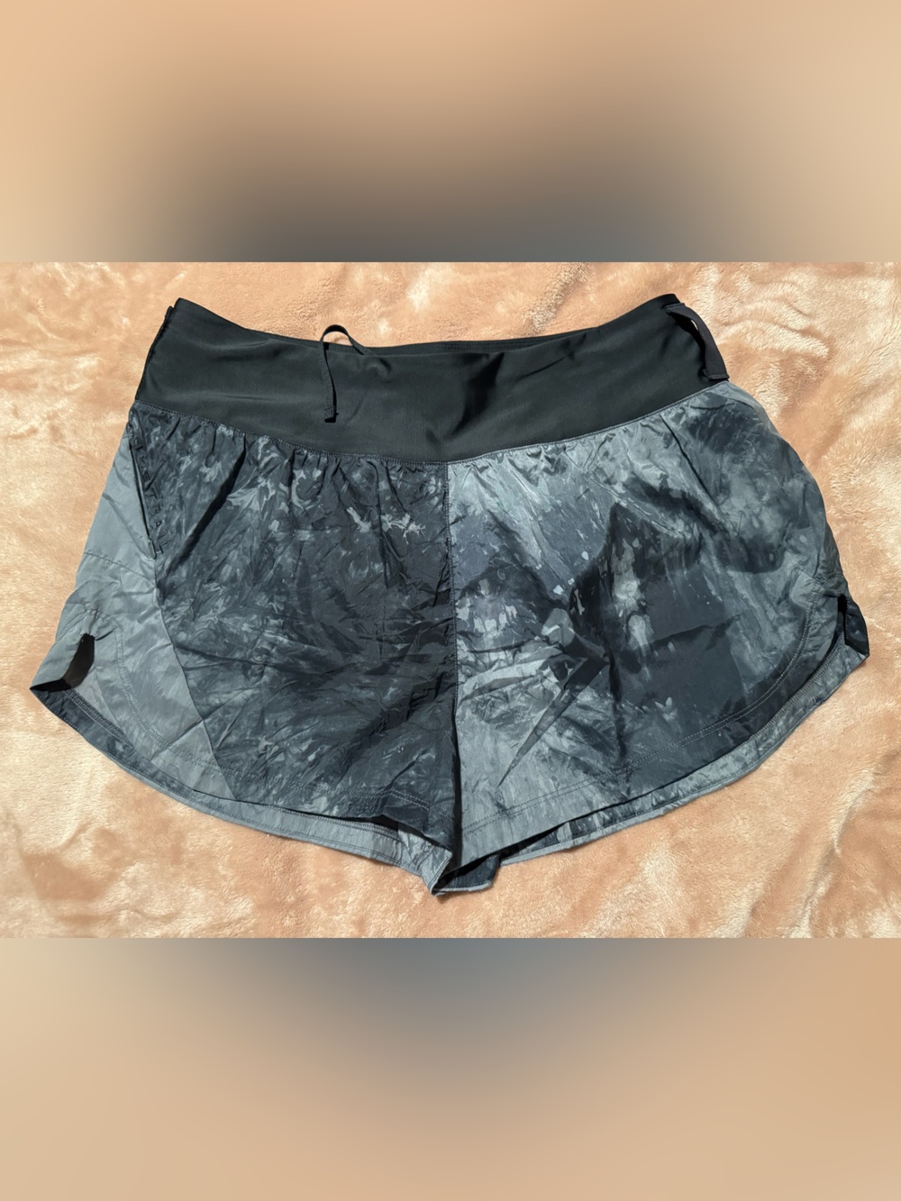 NWT Nike Trail Running Shorts, Loose Fit, Repel Fabric, Gray Print, Size Large
